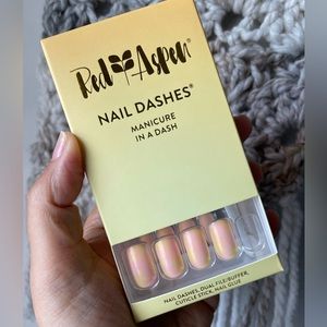 Red Aspen Nail Dashes in Shannon’s Sherbet Peach and Yellow Press On Nails